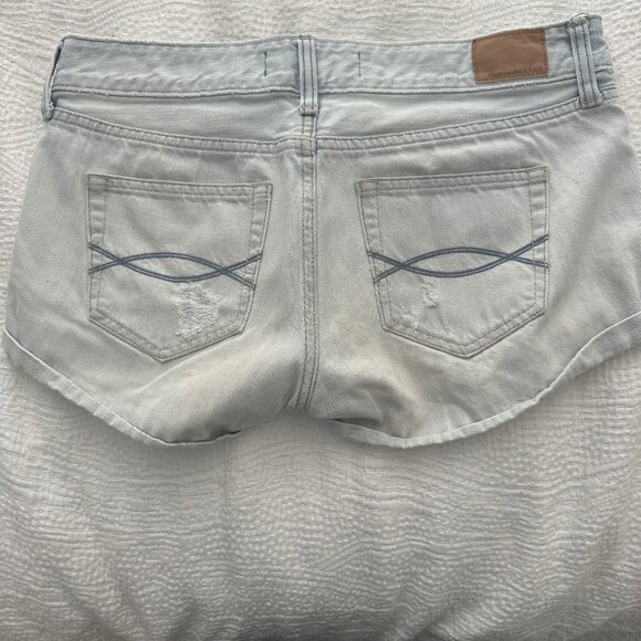 Abercrombie Low Rise Short Size 4 - Picture 3 of 3